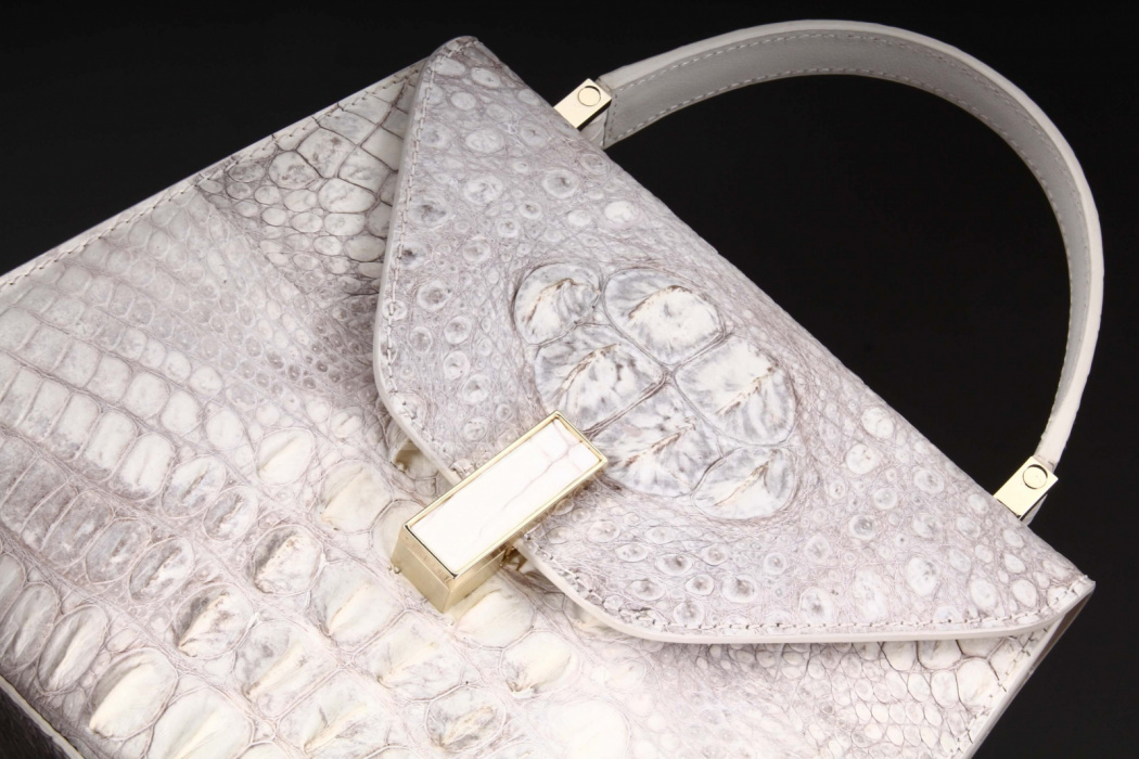Сумка из кожи крокодила